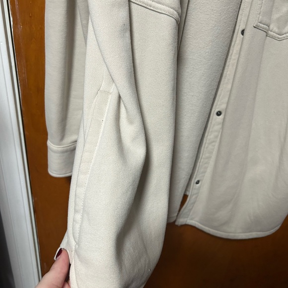 Abercrombie and Fitch Shacket - Picture 9 of 9